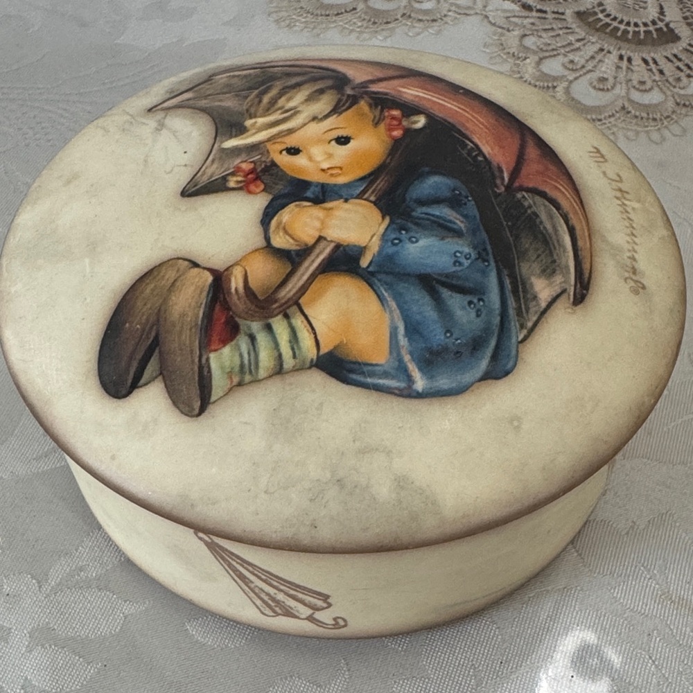 Vintage 2002 Hummel Goebel Porcelain Umbrella Girl Trinket Box HUM 689 Germany